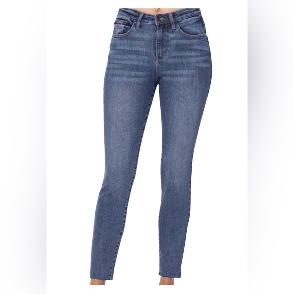 NWT! Judy Blue High Waist Relaxed Fit Skinny Jean. Size 15/32.